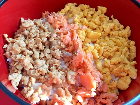 鶏スープで炊いたご飯で☆３色そぼろ丼